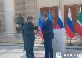 Кадырову присвоили звание “героя ЛНР”