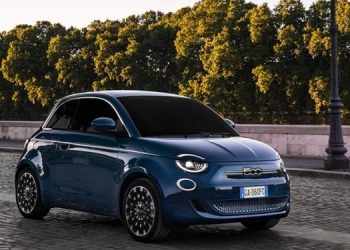 Во Франции резко удешевят электромобили