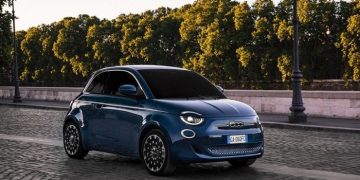 Во Франции резко удешевят электромобили