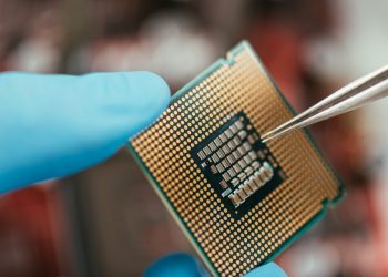 США запретили поставлять Китаю оборудование для чипов