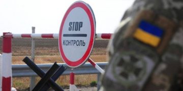 Военнообязанные в Украине смогут выезжать за границу