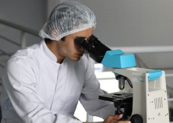 Одновременно заразился оспой обезьян, ВИЧ и COVID-19