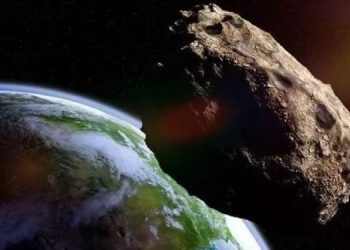 Опасный астероид летит к Земле