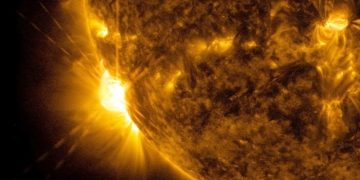 Огромное пятно на Солнце направлено на Землю