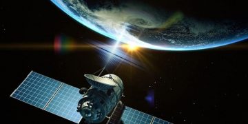 Китай запустит в космос первые солнечные панели