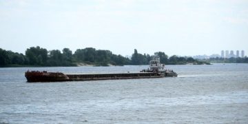 ВСУ затопили баржу с военными и техникой РФ