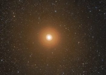 Гигантская звезда Бетельгейзе выглядела по-другому