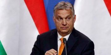 Евросоюз может сократить финансирование Венгрии