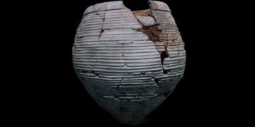 В ОАЭ обнаружили кувшин железного века