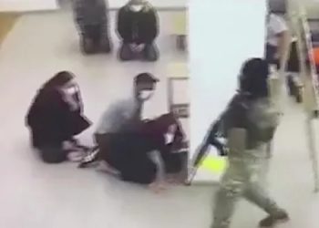 В Грузии грабитель банка захватил 12 заложников