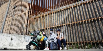 Украинцам нужно платить налоги в Польше