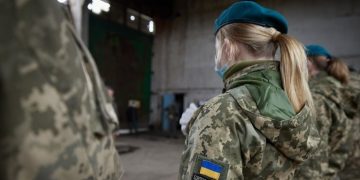 Воинский учет для женщин будет добровольным