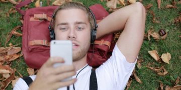 Sony лишает россиян доступа к иностранным песням