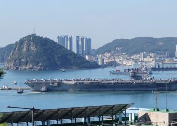 В Южную Корею прибыл авианосец для демонстрации силы