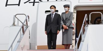 Император Японии впервые посетит похороны британского монарха