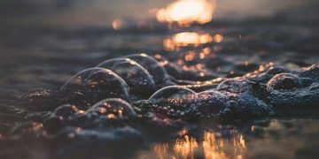 На Аляске становится все больше “кипящих” метаном озер