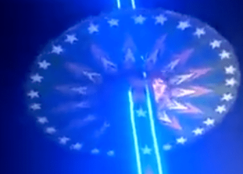 В Индии рухнул неисправный аттракцион