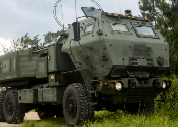 Деревянные HIMARS берут на себя удары ракет