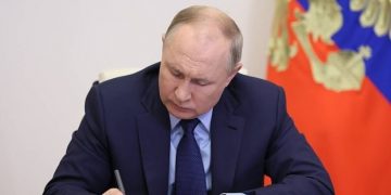 Путин подписал указ об уголовном наказании для военнослужащих РФ