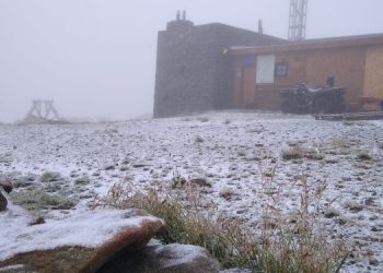 В Карпатах на горе Поп Иван пошел снег