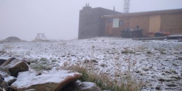 В Карпатах на горе Поп Иван пошел снег