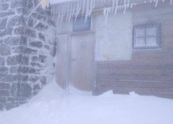 Карпаты накрыл мощный снегопад