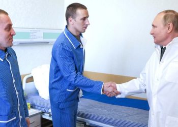 Работников “Газпрома” обязали сдать деньги на лечение раненых солдат