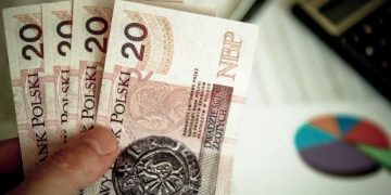 Украинцам в Польше выплатят больше 600 злотых