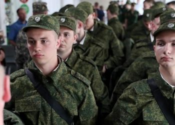 Путин объявил осенний призыв в армию России