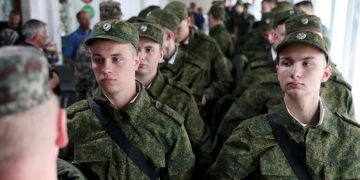 Путин объявил осенний призыв в армию России