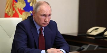 Путин ввел особый режим в РФ и Крыму