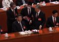 Экс-главу Китая Ху Цзиньтао выгнали со съезда компартии