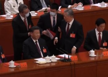 Экс-главу Китая Ху Цзиньтао выгнали со съезда компартии