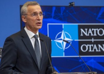 Генсек НАТО назвал абсурдными обвинения РФ