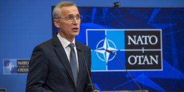 Генсек НАТО назвал абсурдными обвинения РФ