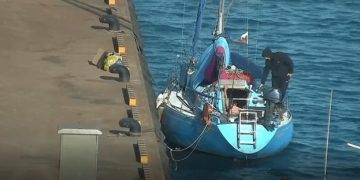 23 россиянина приплыли в Южную Корею