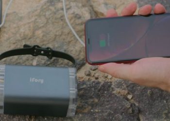 Компактная батарея позволяет зарядить до 10 смартфонов