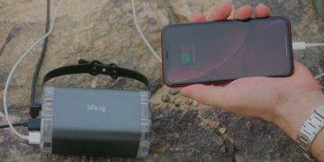 Компактная батарея позволяет зарядить до 10 смартфонов