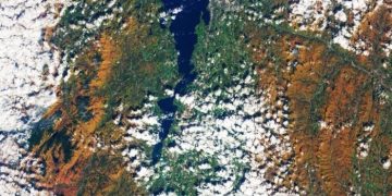 Как выглядит осень из космоса