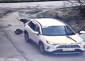 Российский чиновник переехал ребенка и скрылся