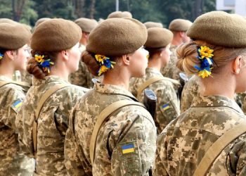 Зеленский подписал закон о женщинах на воинском учете