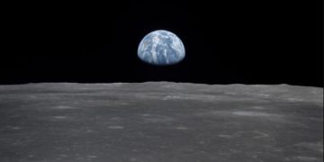 Полет в космос делает нас несчастными