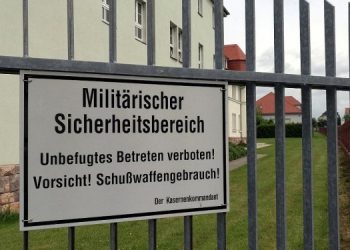 За полигоном в Германии следили 12 беспилотников