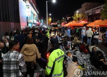 Число жертв давки на Хэллоуин в Сеуле выросло