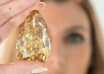 Крупнейший в мире желтый бриллиант “Золотая канарейка”