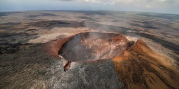 Самый большой вулкан в мире начинает “ворчать”