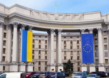 МИД опроверг выезд иностранных послов из Украины