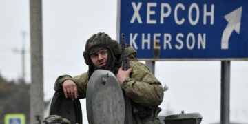 ВС РФ вывозят из Херсона имущество и документы