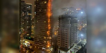 В Стамбуле вспыхнул 24-этажный жилой дом