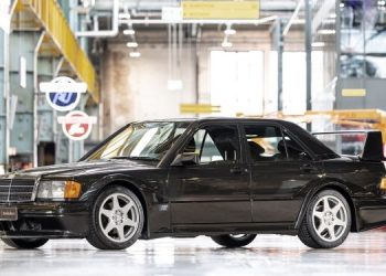 Старый Mercedes-Benz 190 продадут на аукционе